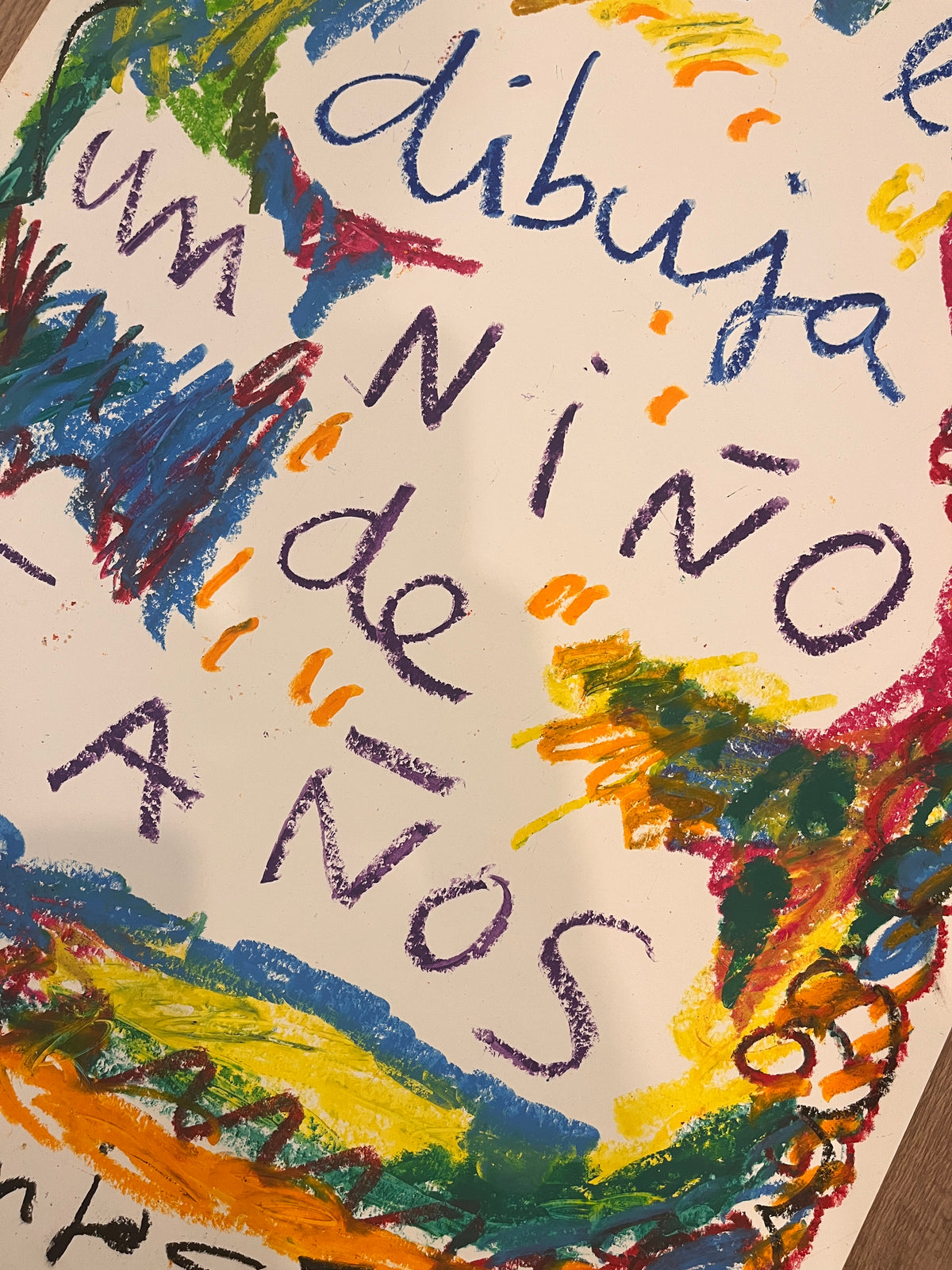 Esto lo dibuja un niño de 5 años, ceras grasas sobre papel Fabriano 70x50 cm, Juanjo Sáez. Foto 5